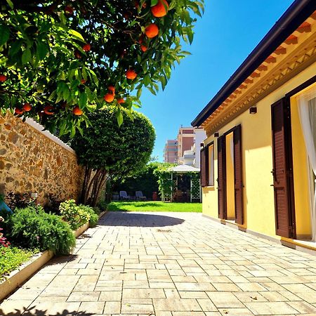 Serra Di Mare Casa Con Giardino Livorno Exterior foto