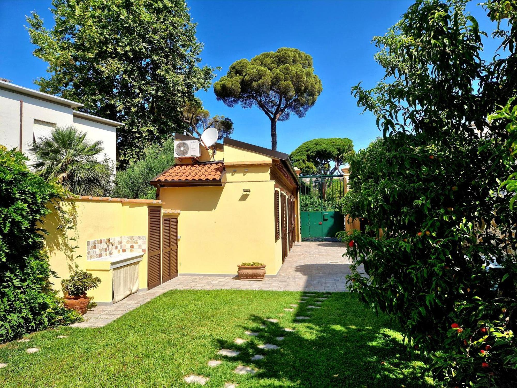 Serra Di Mare Casa Con Giardino Livorno Exterior foto