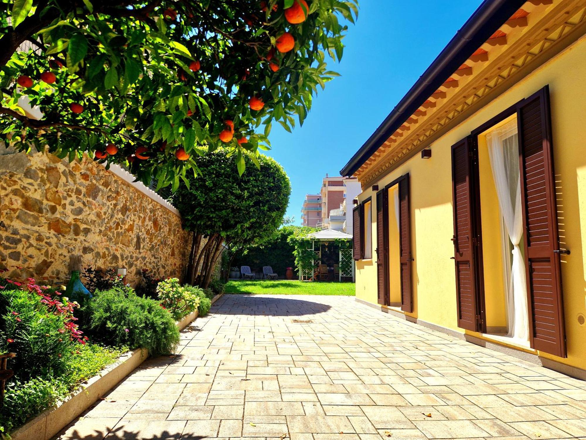Serra Di Mare Casa Con Giardino Livorno Exterior foto